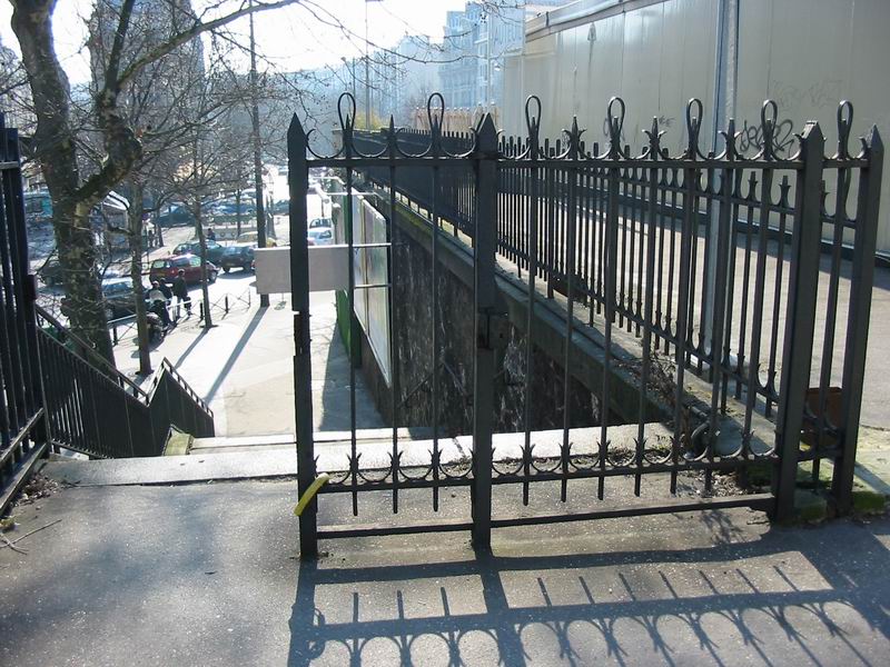 Escalier Est de la Gare d'Auteuil-Boulogne au 22 Fvrier 2003