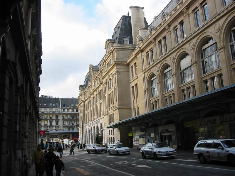 Faade Nord aile gauche de St Lazare au 14 Dcembre 2003