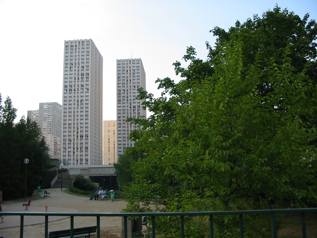 Immeubles au dessus de la Gare Marchandises des Gobelins au 13 Aot 2003