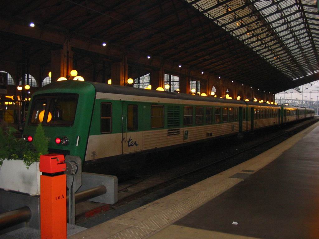 Autorails avant le dpart au 09 Novembre 2003