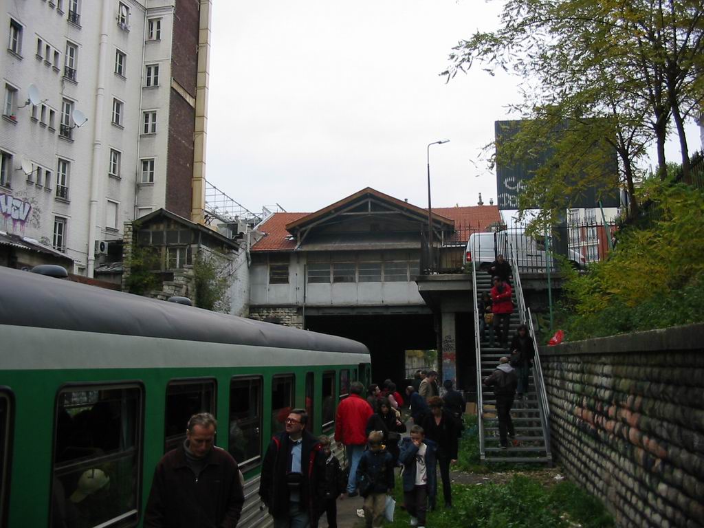 Train et BV de la Gare de Boulevard Ornano au 09 Novembre 2003