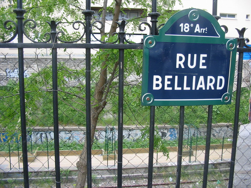 Jardins vus depuis la rue Belliard au niveau de la Gare de Boulevard Ornano au 22 Mai 2004