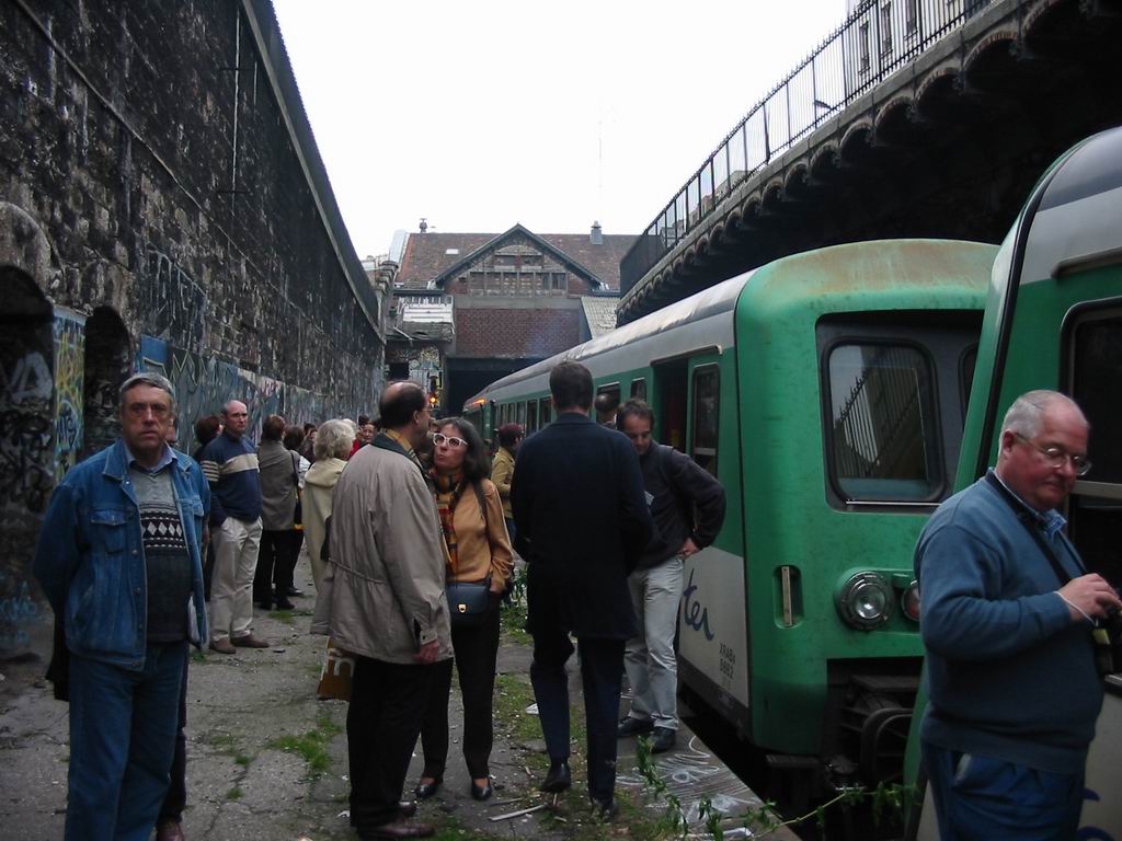Voyageurs  la Gare de Avenue de St Ouen au 09 Novembre 2003